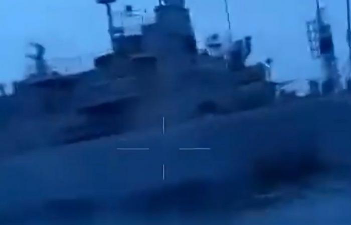 This time, the Ukrainian military video “Russian battleship was hit by our maritime drone”